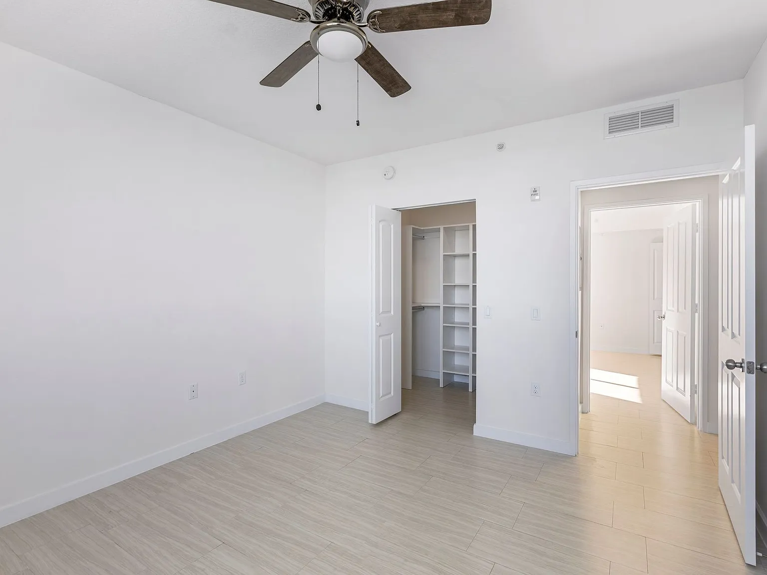 2 bed, 1000 sqft, $3,545 — Photo 3