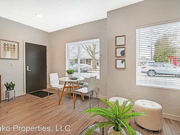 5th image of 1550 N Buffalo St #306