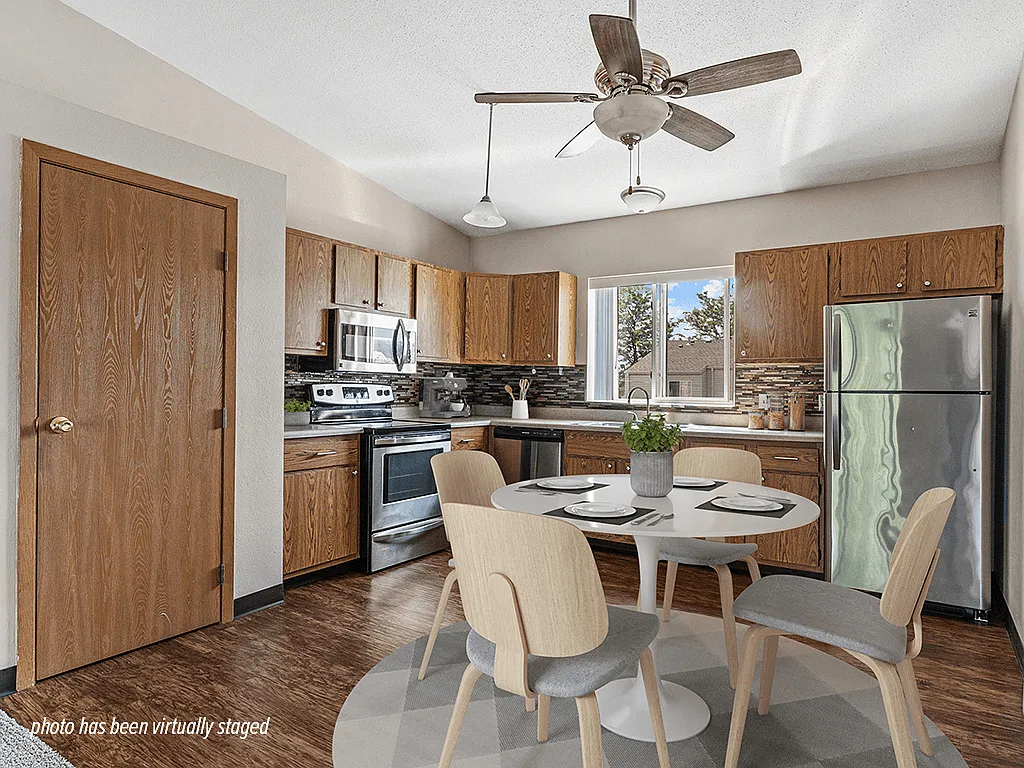 Pointe West Apartments — Photo 1