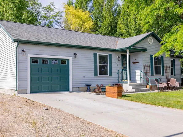 1272 7th St, Powell, WY 82435