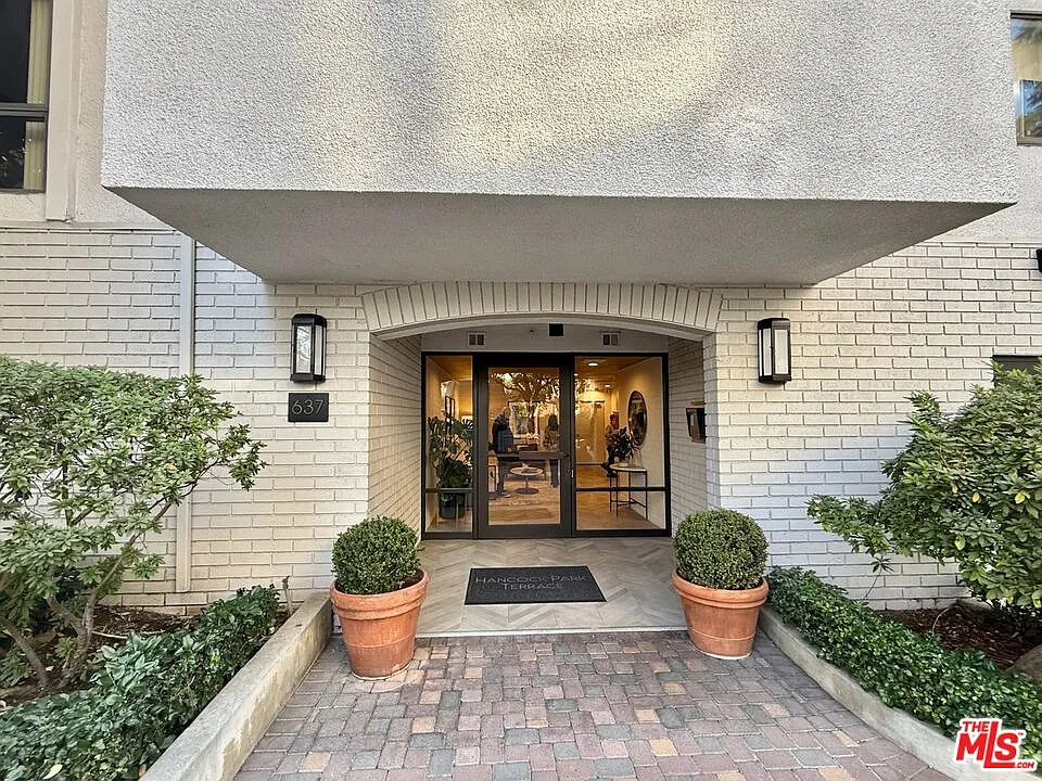 Building Photo - 637 Wilcox Ave #2D