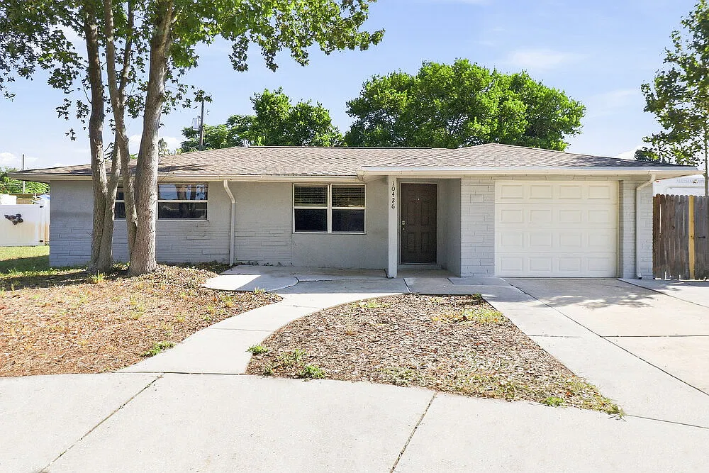 2 bed, 1.0 bath, 990 sqft, $1,520 — Photo 1