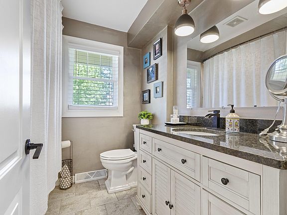 5th image of 4623 Pembrooke Pl