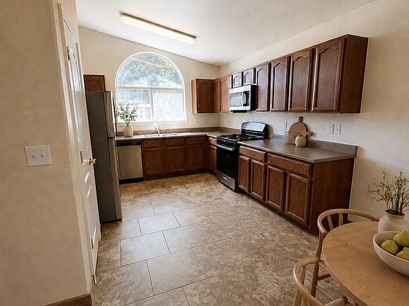 4th image of 1326 Magoffin Pl