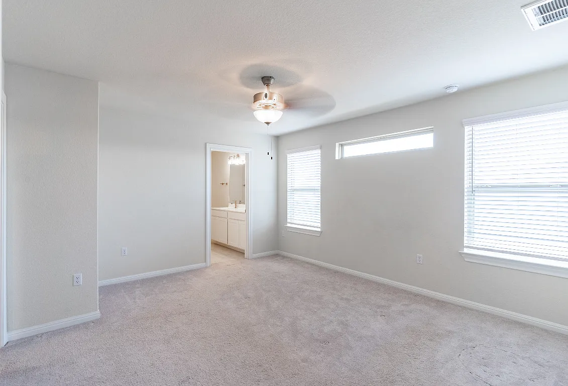 4 bed, 2103 sqft, $2,250 — Photo 4