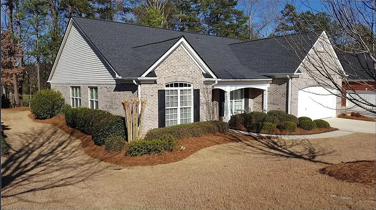 4 bed, 2394 sqft, $2,599 — Photo 2