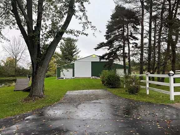 3rd image of 4842 Merwin Rd