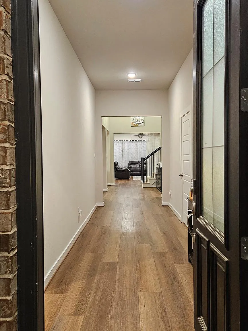 5 bed, 4.5 bath, 3276 sqft, $3,800 — Photo 3
