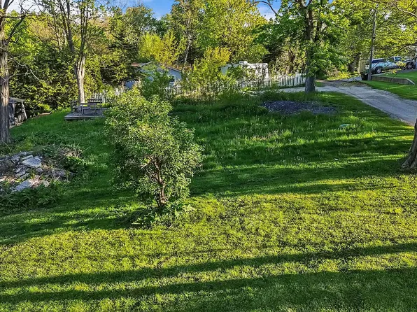 22 S Kenworthy St, Valparaiso, IN 46385