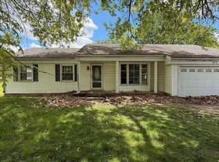 415 Camden Rd, Mount Sterling, IL 62353