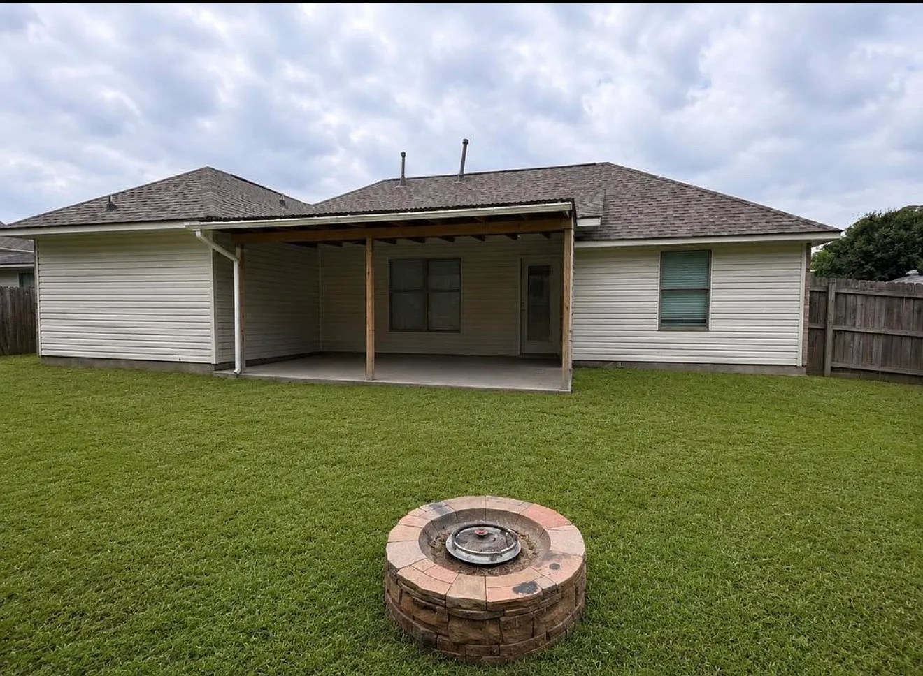 3 bed, 1472 sqft, $2,200 — Photo 2