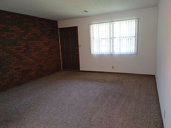 3rd image of 603 Sycamore Cir #2