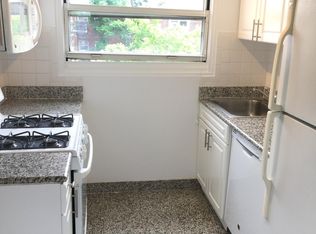 9 Schenck Ave #E3, Great Neck, NY 11021