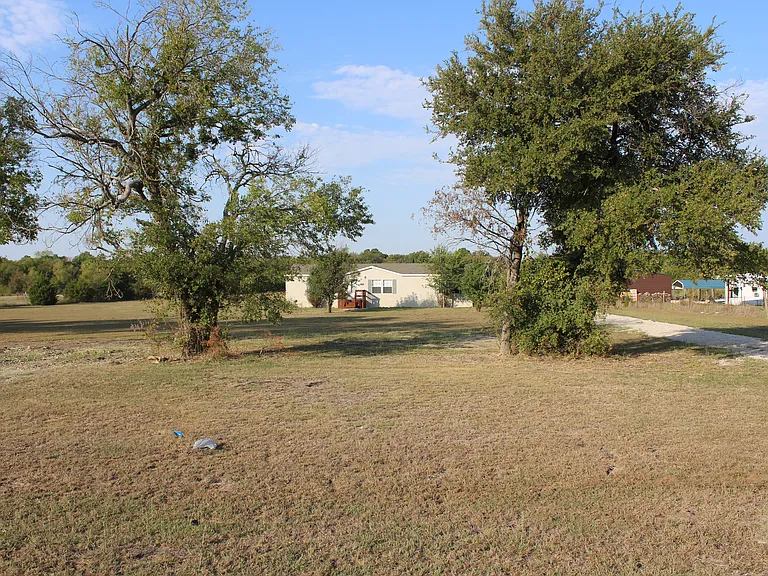 1935 County Road 700 — Photo 2