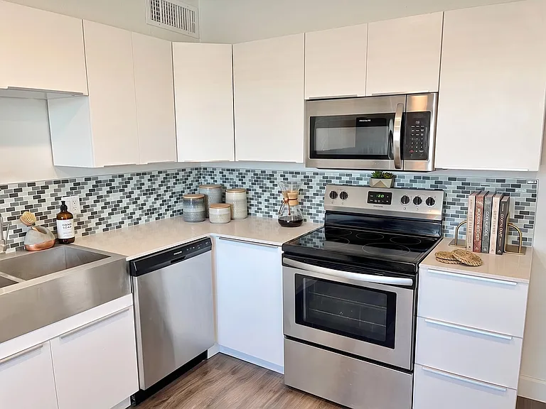 4320 N 27th St #8 — Photo 6