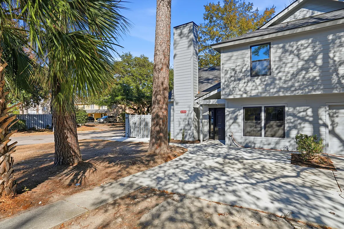 Building Photo - 2150 Spoleto Ln E