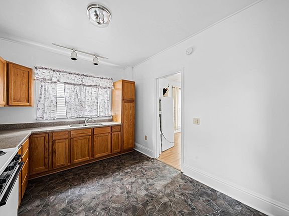 3rd image of 307 W Beardsley Ave