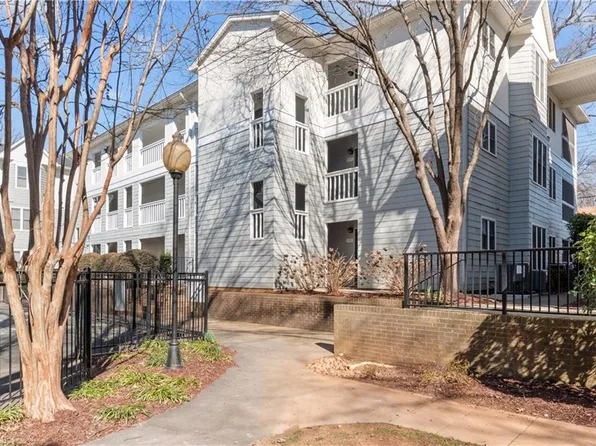 229 Oakwood Ct, Winston Salem, NC 27103