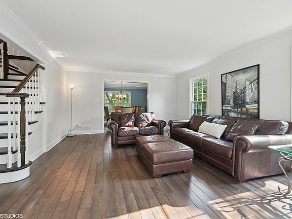 4th image of 542 Carolian Dr