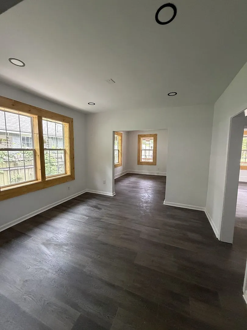 Spacious 3-Bedroom, 2-Bath House Unfurnished — Photo 2