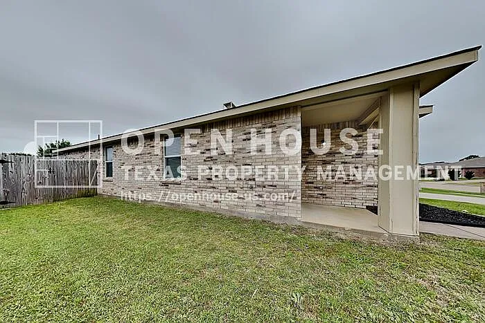 1417 Erin Dr — Photo 17