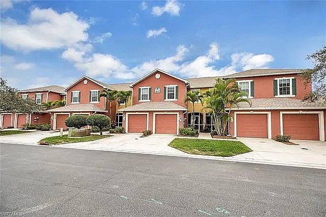 1st image of 647 Pine Oak Cir #106