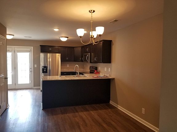 4th image of 242 Alexander Blvd