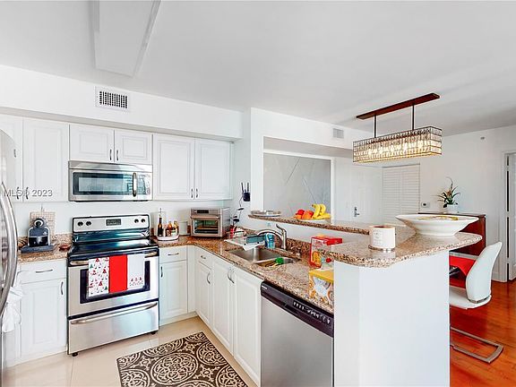 4th image of 1155 Brickell Bay Dr APT 1209