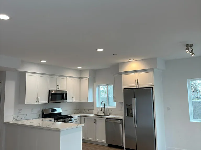 227 E Franklin Ave #G — Photo 2