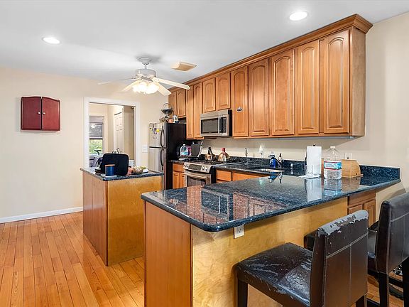 5th image of 6815 Eliot Ave