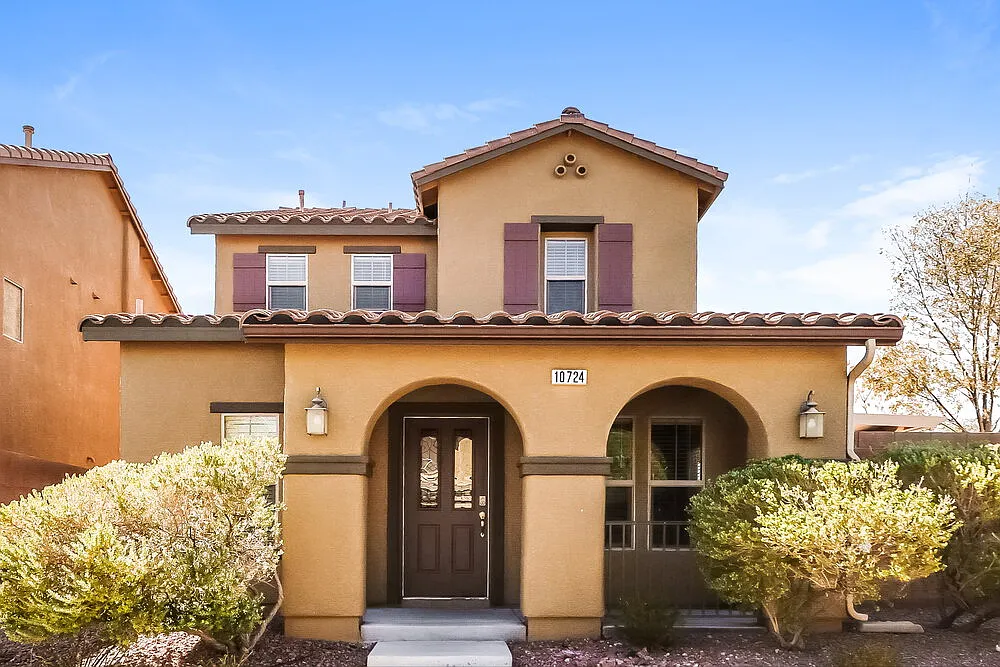 3 bed, 2.5 bath, 1373 sqft, $2,100 — Photo 1