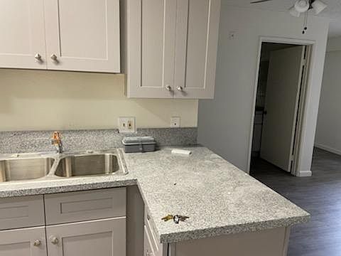 5th image of 724 S New Hampshire Ave