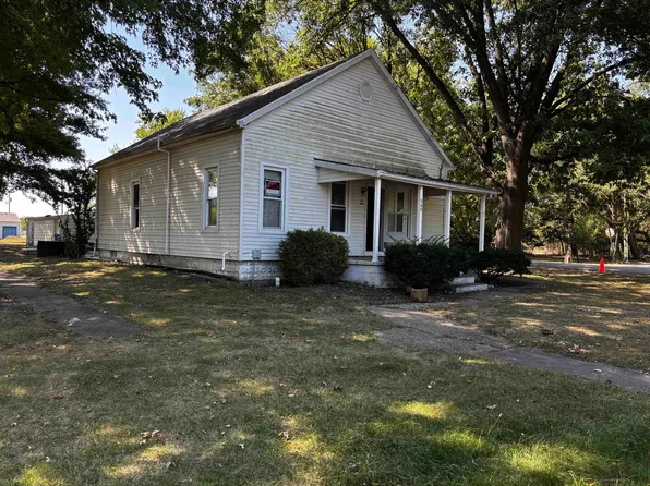 660 W Jackson St, Virden, IL 62690