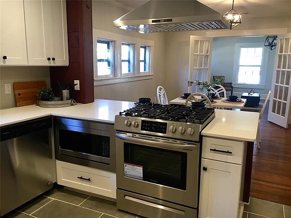 2nd image of 106 S Pendell Ave