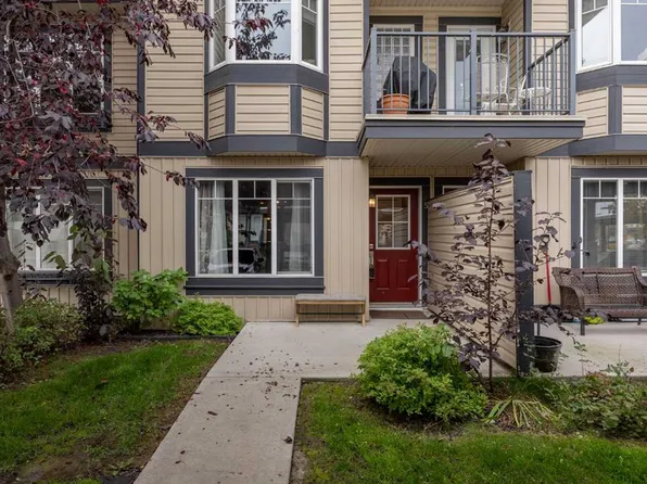 133 NE Copperpond Hts SE #5, Calgary, AB T2Z 1C5