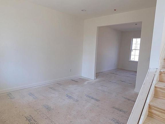 4th image of 2850 Southaven Dr
