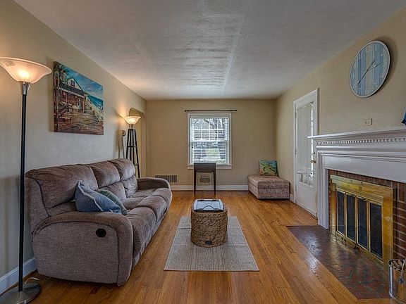 5th image of 4015 Belford St SW