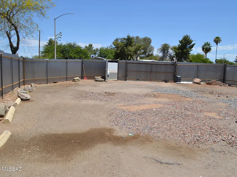 1902 S Montezuma Ave #C — Photo 22