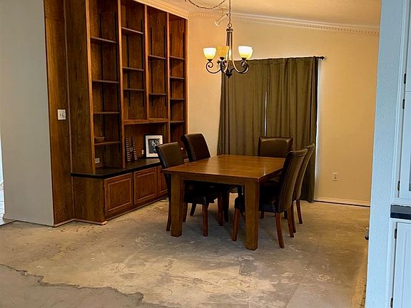 4th image of 302 NW Ridgeview Way