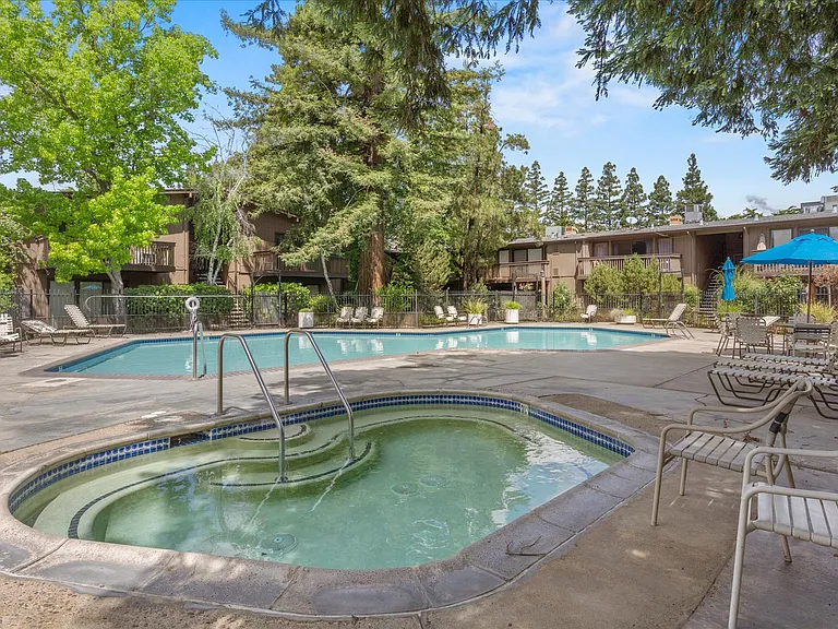 2440 Larkspur Ln #302 — Photo 28
