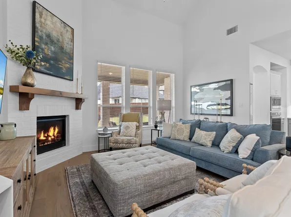 1748 Boxwood Row Dr, Aubrey, TX 76227