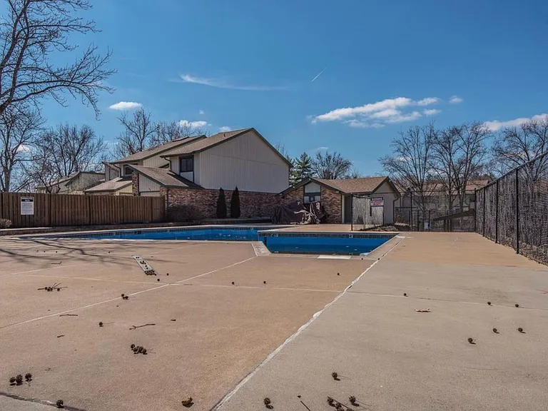 2032 Silent Spring Dr — Photo 24