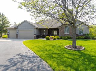 N7853 Rocksbury Ct, Sherwood, WI 54169