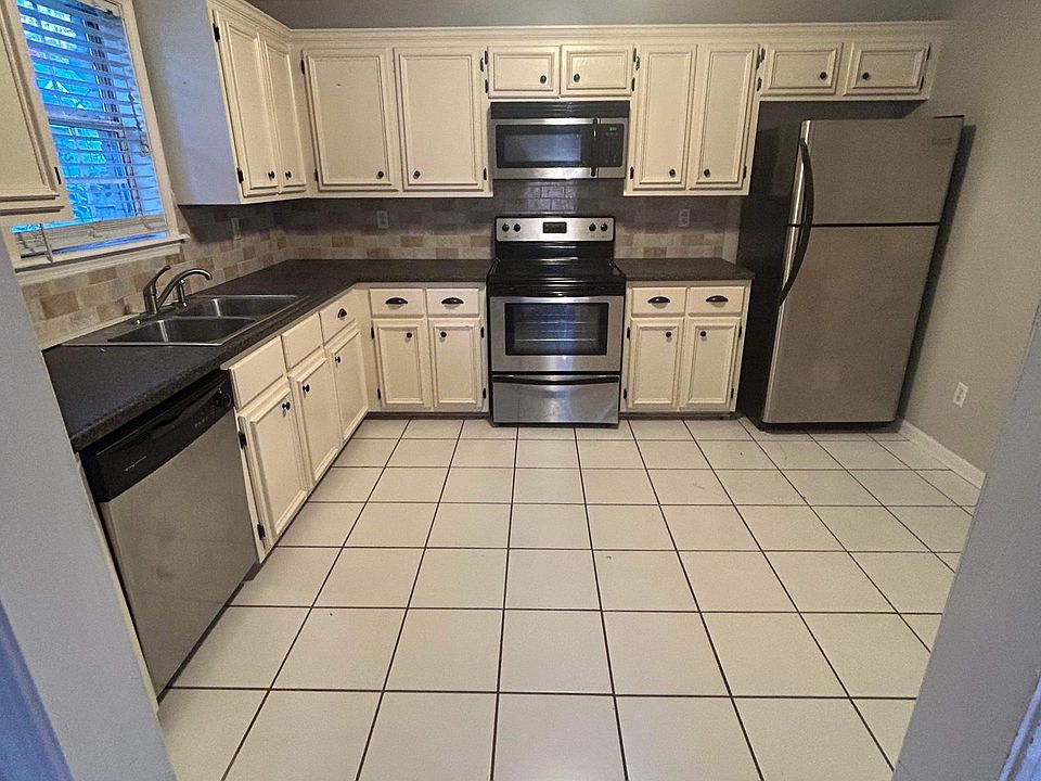 2nd image of 607 Huntington Pl