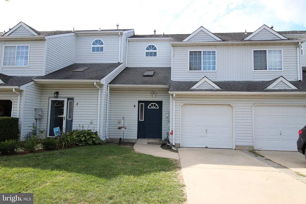 3 bed, 2.5 bath, 1540 sqft, $2,395 — Photo 1