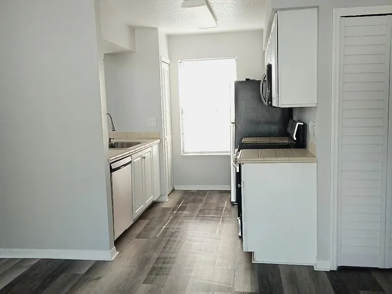 2931 Rio Grande Trl — Photo 6