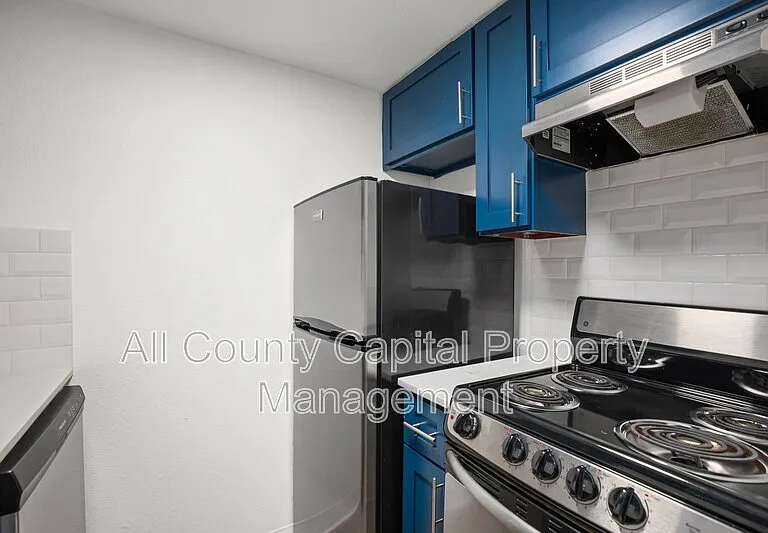 502 W 35th St #105 — Photo 5
