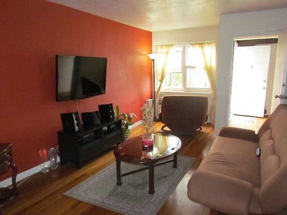 4th image of 2541 70th St