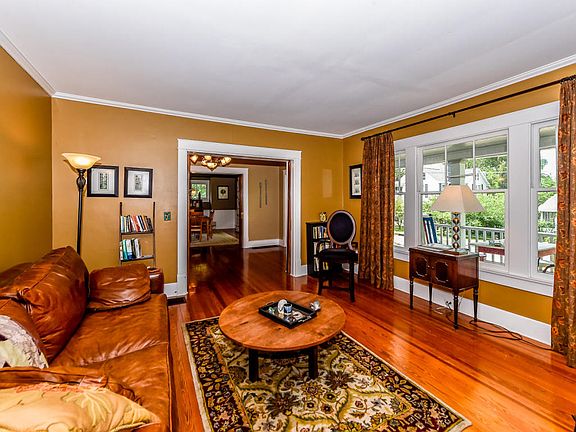 3rd image of 122 Goddard Ave
