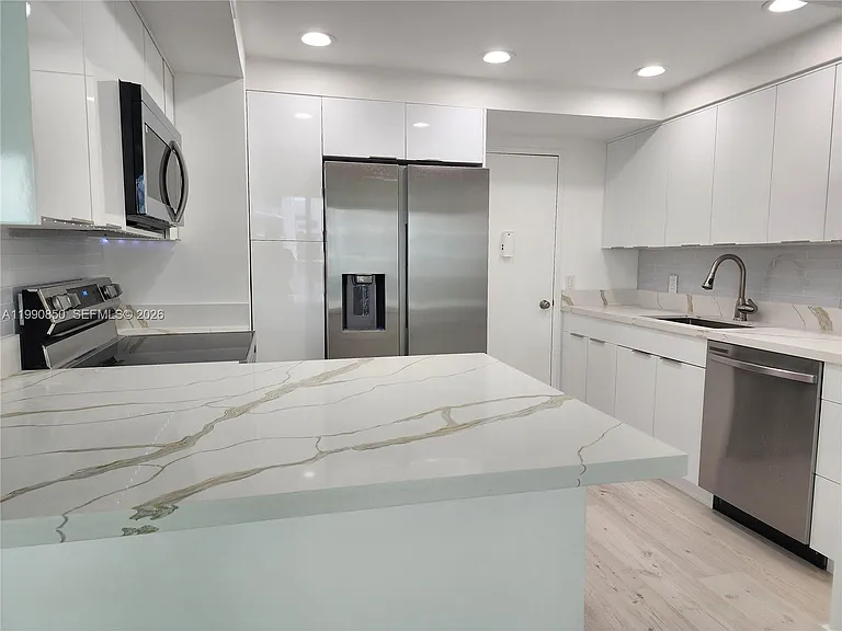 3505 S Ocean Dr #515 — Photo 6